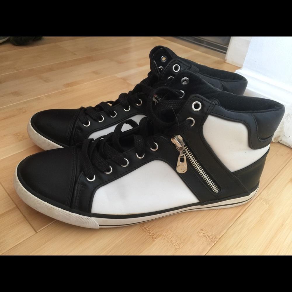New Guess black and white shoes with zipper